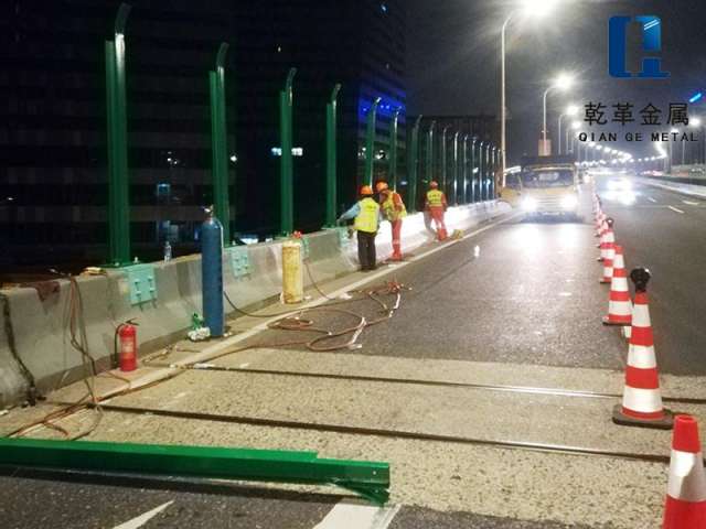 杨浦大桥声屏障加装工程