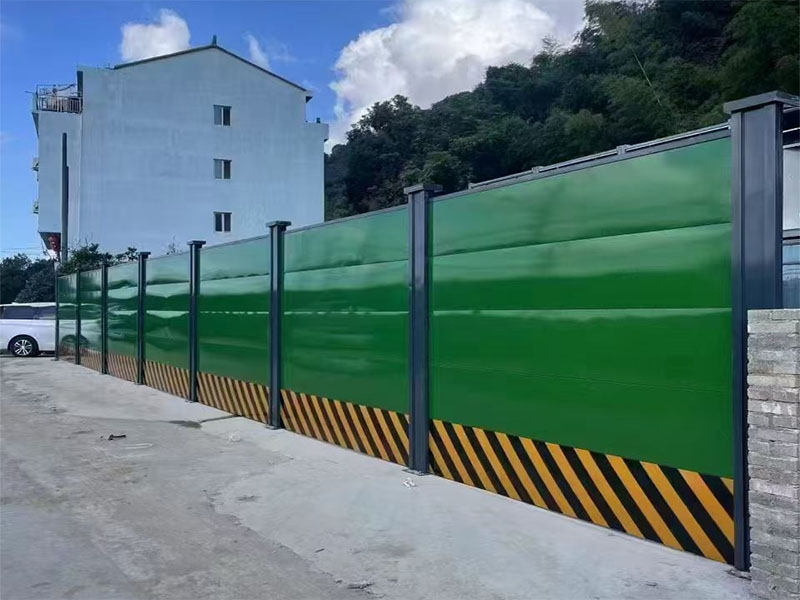 彩钢小草围挡案例