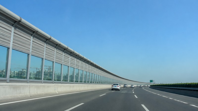 高速公路长距离组合式声屏障工程实景