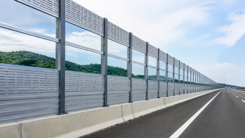 高速公路组合式声屏障及应急检修通道工程实景