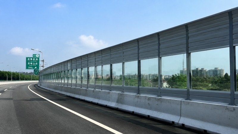 高速公路声屏障降噪工程施工现场实景